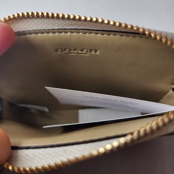 NWT COACH CAR32 STRAWBERRY PRINT ID BADGE Zip Card WALLET - Picture 5 of 7